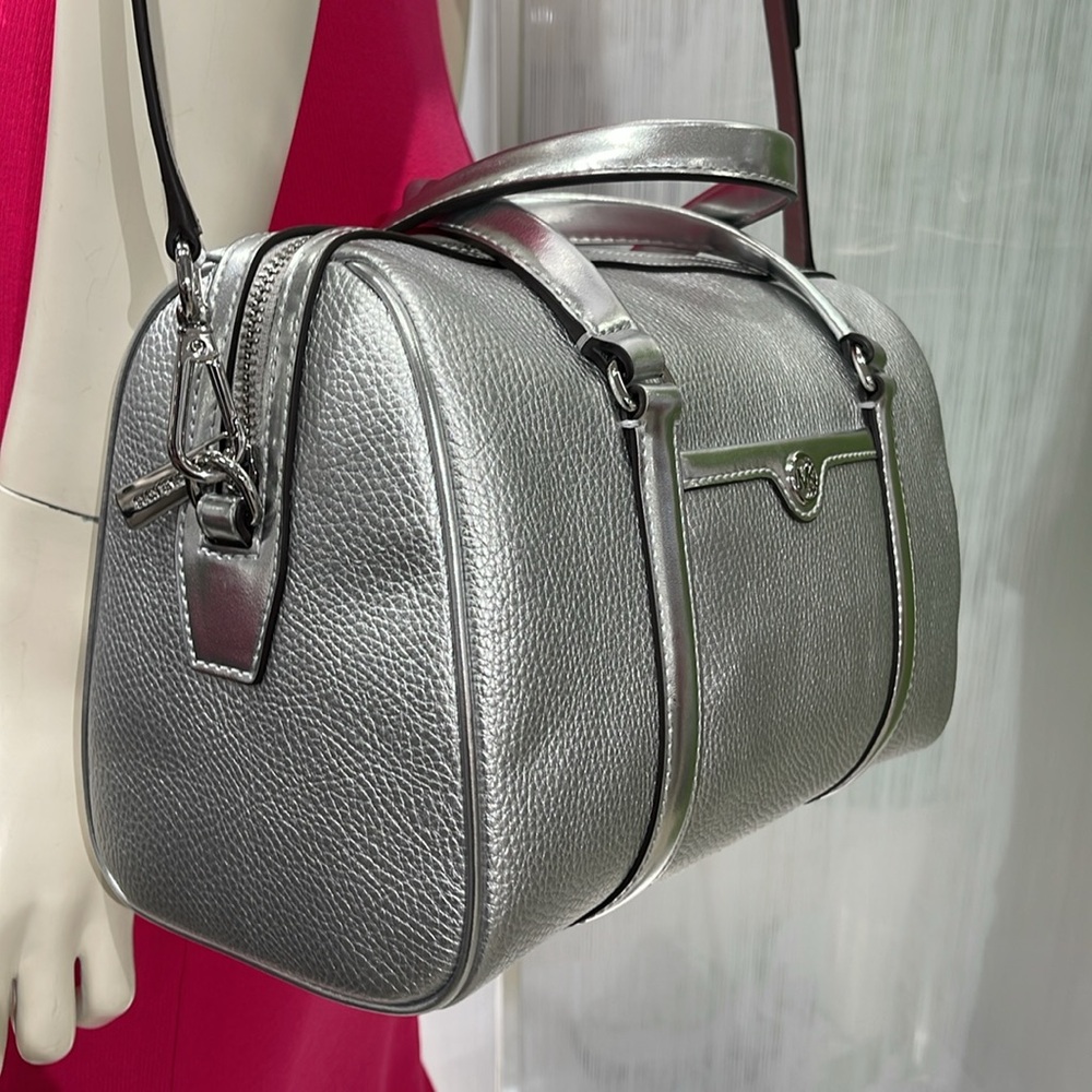 MICHAEL KORS JST TRAVEL MEDIUM DUFFLE TOP ZIP SATCHEL SHOULDER CROSSBODY NWT - Picture 16 of 16